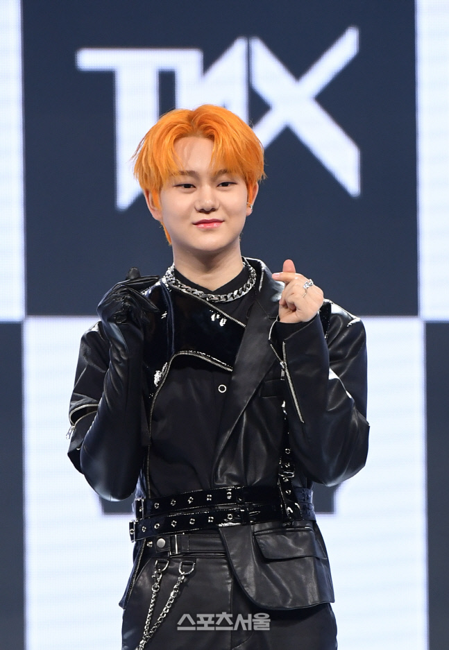 [포토]하트 만들어 보이는 TNX의 장현수