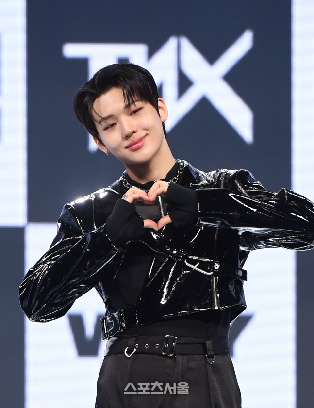 [포토]사랑스럽게 하트 만들어 보이는 TNX 천준혁