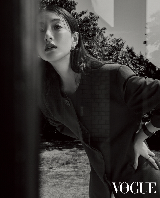 220518 - [배우 현리] (1)패션 매거진 \'보그 코리아\' 화보 공개