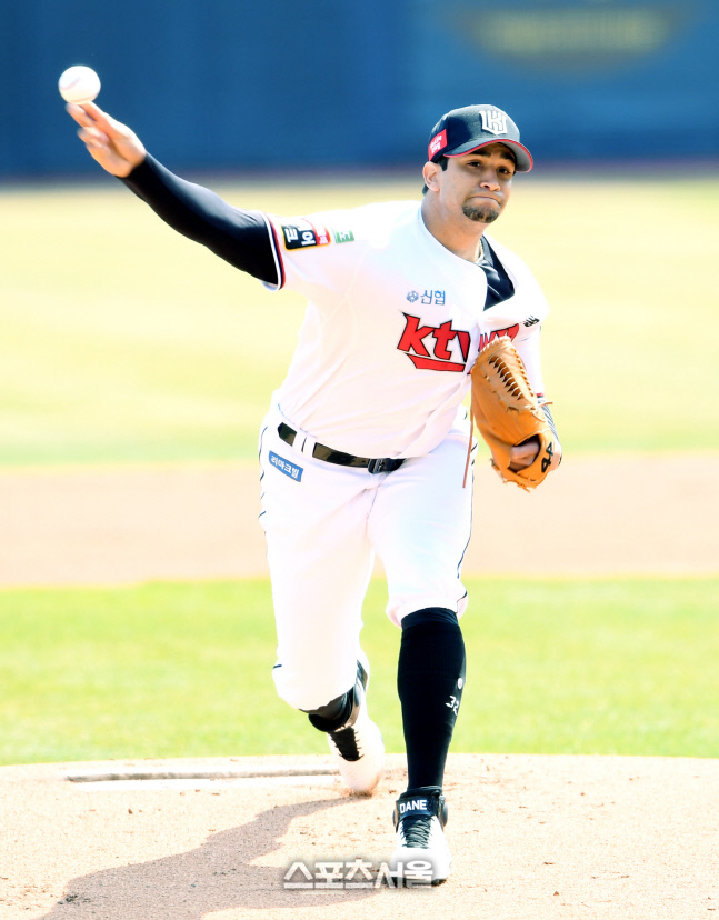 ‘외인 투수교체’ 카드 꺼내든 KT, 순위반등 돌파구 될까[SS시선집중]
