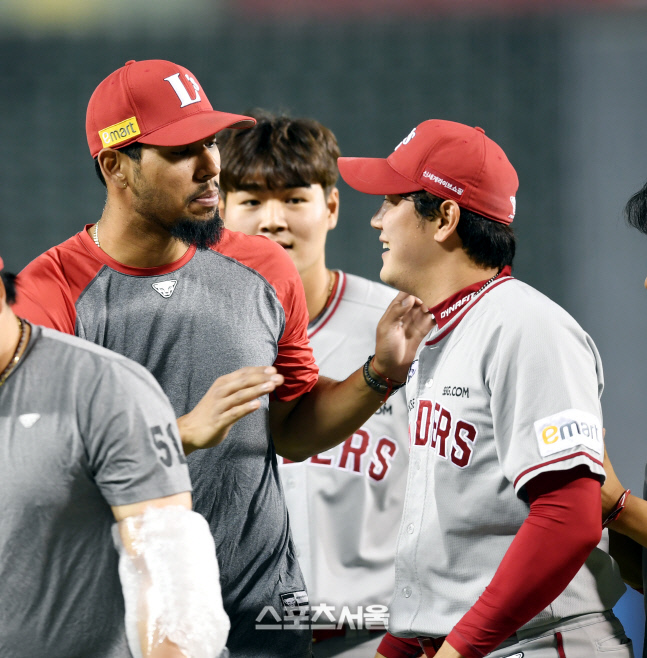 SSG 김원형 감독 '폰트 공격적 피칭 긴 이닝 소화 큰 힘"[잠실 감독코멘트]