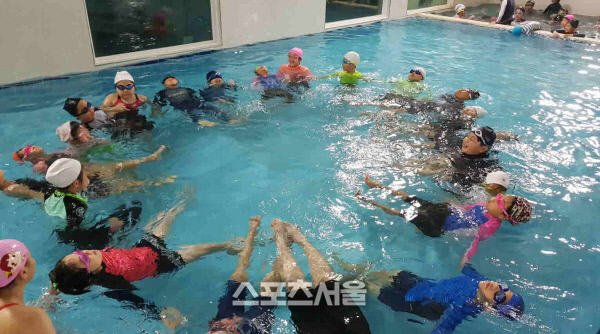 여수시, ‘초등학교 생존수영 교육’ 1억 2천만원 지원