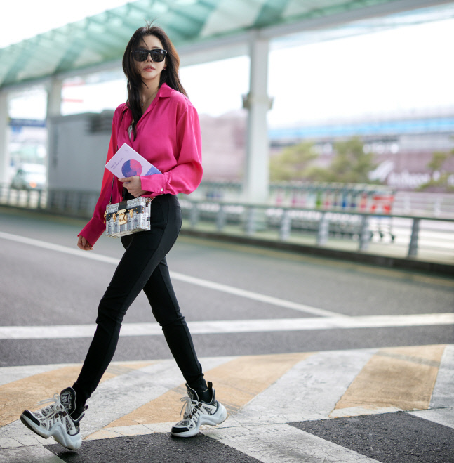 인천공항을 런웨이로 만든 우주안, 루이비통 패션쇼에 참석한 바로 그 분! [포토]