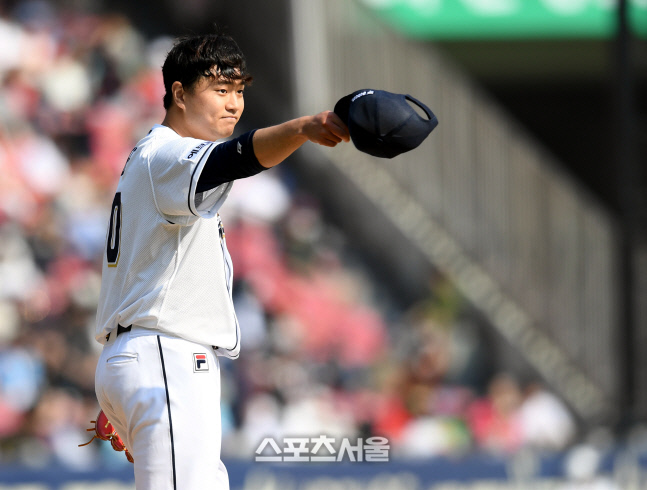 [포토] 피터스 사구에 사과하는 이영하