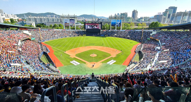 입장수익 홈100% 주장에 시청률 얘기가 왜?[장강훈의 액션피치]