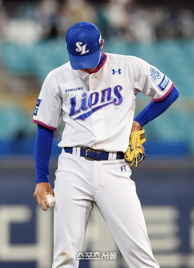 [포토]삼성 이재현, 결정적인 실책에...