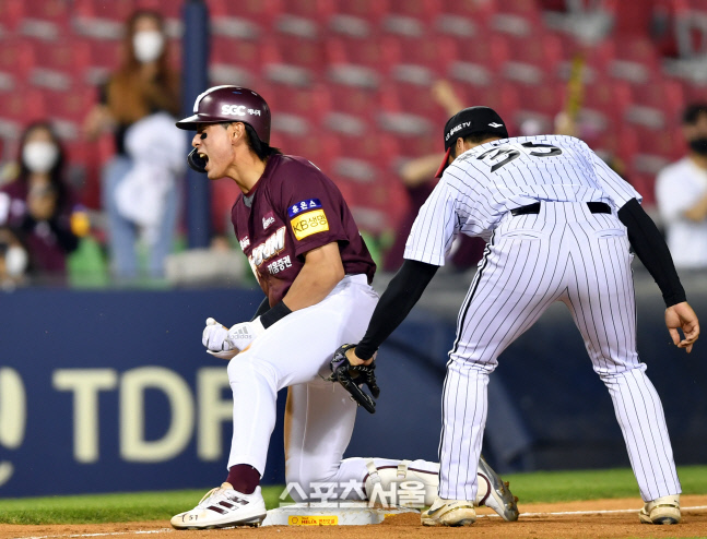 이정후 결승 3루타, 키움 6회 타선 폭발하며 역전승…LG전 3연패 종료[SS잠실in]