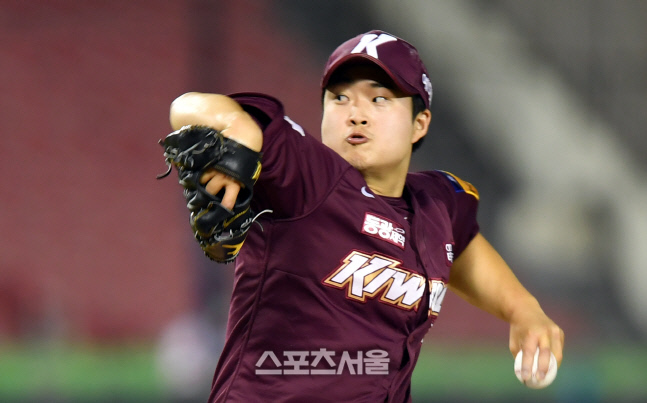 8회말 순삭한 김재웅[포토]