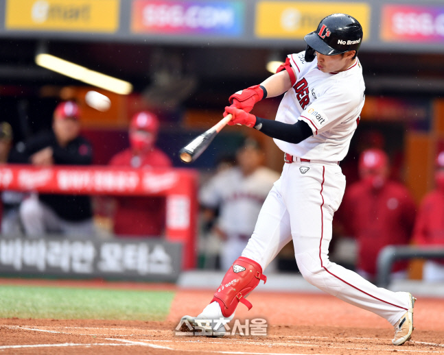 SSG 최지훈 결승홈런 폰트 7이닝 8K 1실점 강우콜드 완투승[SS 문학in]