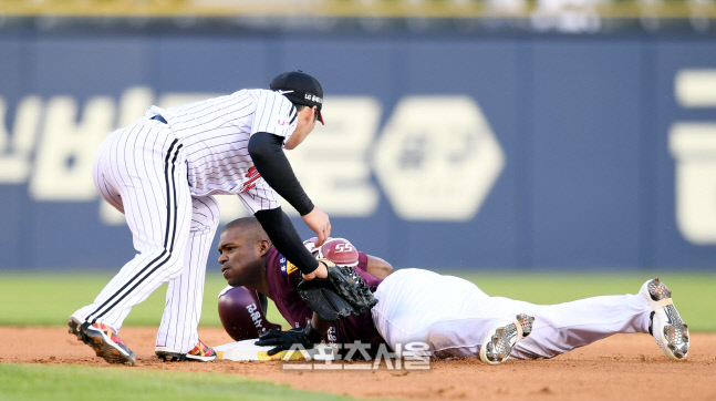 [포토] 푸이그 '몸 날린 과감한 주루플레이'