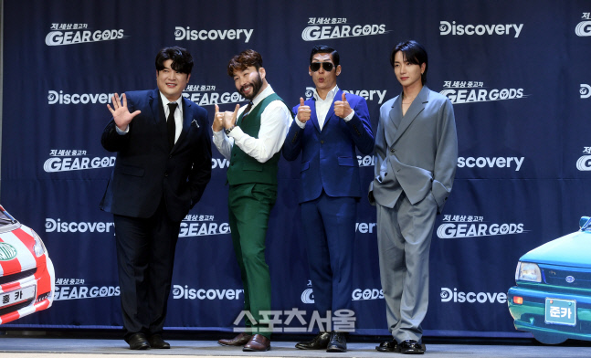 [포토] 신동-노홍철-박준형-이특 \'셀렙 자동차 딜러로 변신한 4MC\'