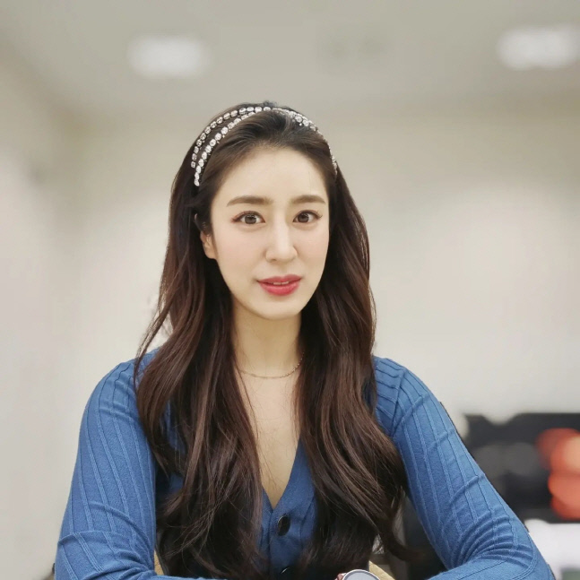 '의사계 김태희' 민혜연, ♥주진모 또 반하겠네…풍성한 머리 뽐내는 39세[★SNS]