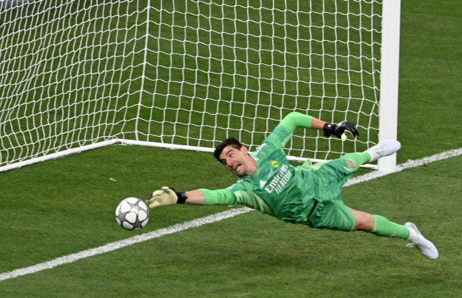 티보 쿠르투아 선방