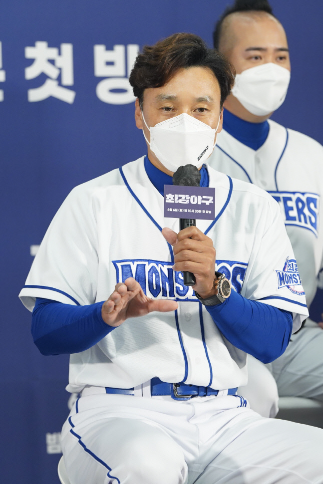 jtbc_최강야구_제작발표회_이승엽 (6)