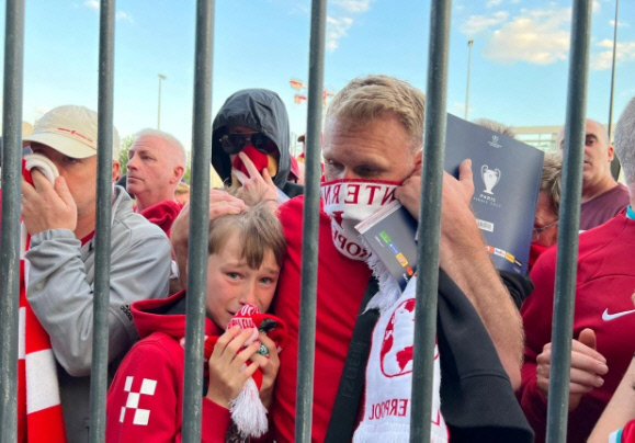 "내 아들이 죽는 줄 알았다잖아!" 최루탄 맞은 아빠의 분노