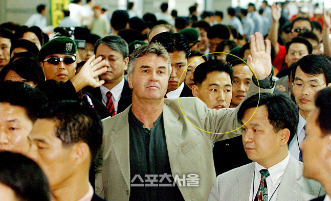 거만한 토티 혼내고, 조폭도 때려잡고…'히딩크호 경호원' 김성태 [2002 숨은영웅①]