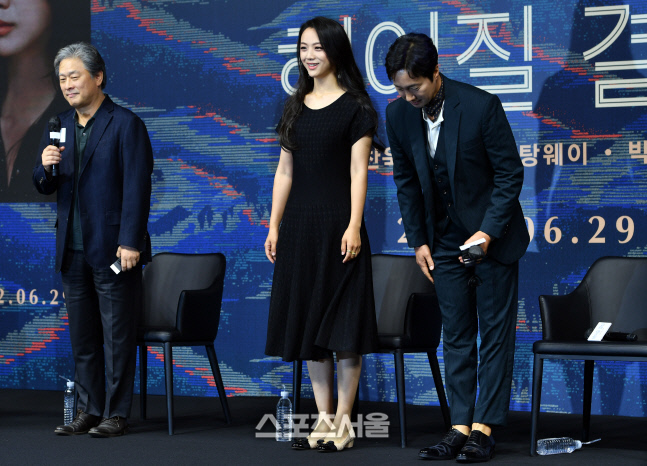 '헤어질 결심' 박찬욱 감독과 탕웨이, 박해일[포토]