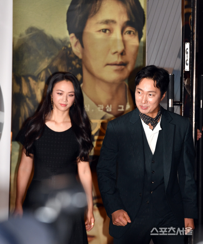 '헤어질 결심' 탕웨이 "박해일 맑고 디테일한 눈빛에 점점 휘말려 들어"