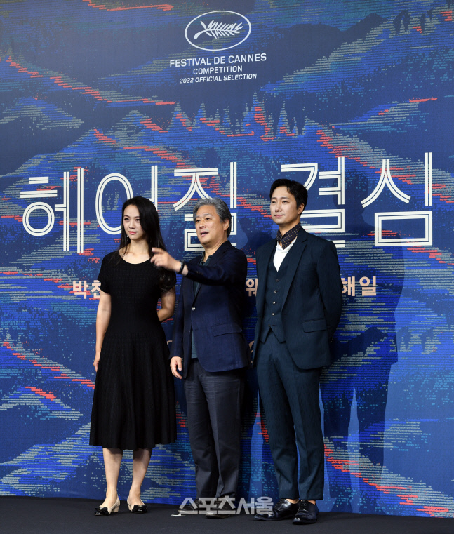 박찬욱 감독의 '헤어질 결심' 제작보고 함께한 박해일과 탕웨이[포토