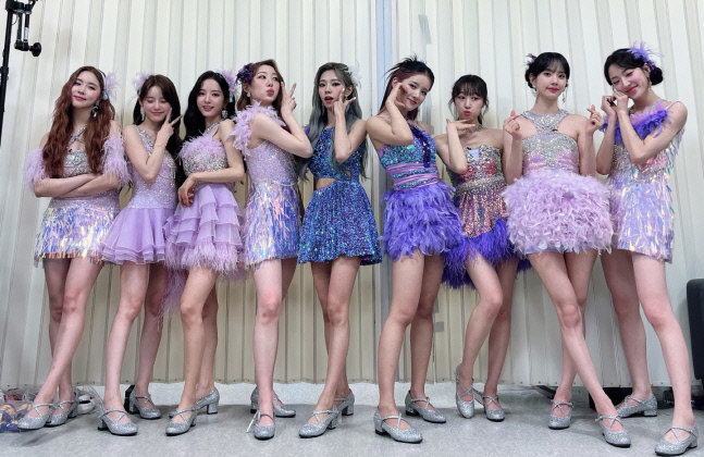 우주소녀_퀸덤_단체샷