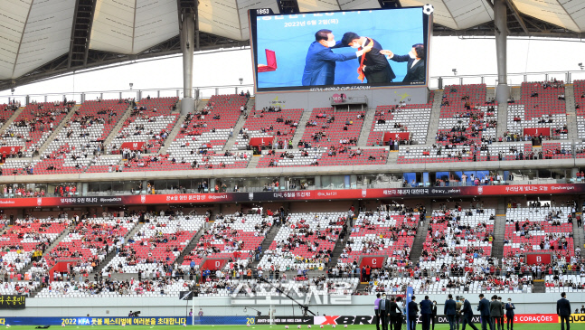 [포토] 윤석열 대통령에 체육훈장 받는 손흥민