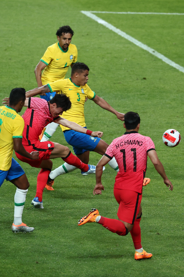 동점골 넣는 황의조