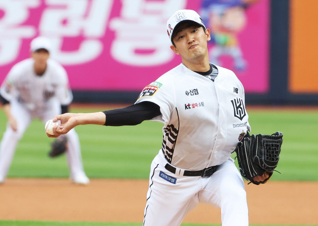 에이스 잡는 '핵잠수함' 고영표 104구 투혼으로 3G 연속 QS+ '국대 에이스감'[SS 스타]