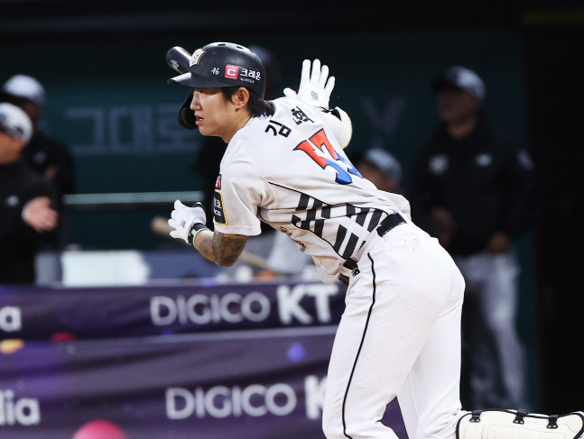 동점 만드는 김민혁