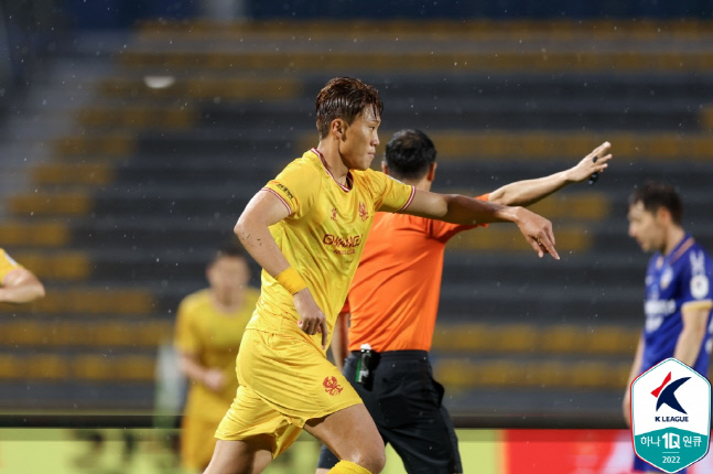추가시간만 20분…광주, 아산에 3-2 역전승+2위 대전과 6점차 유지