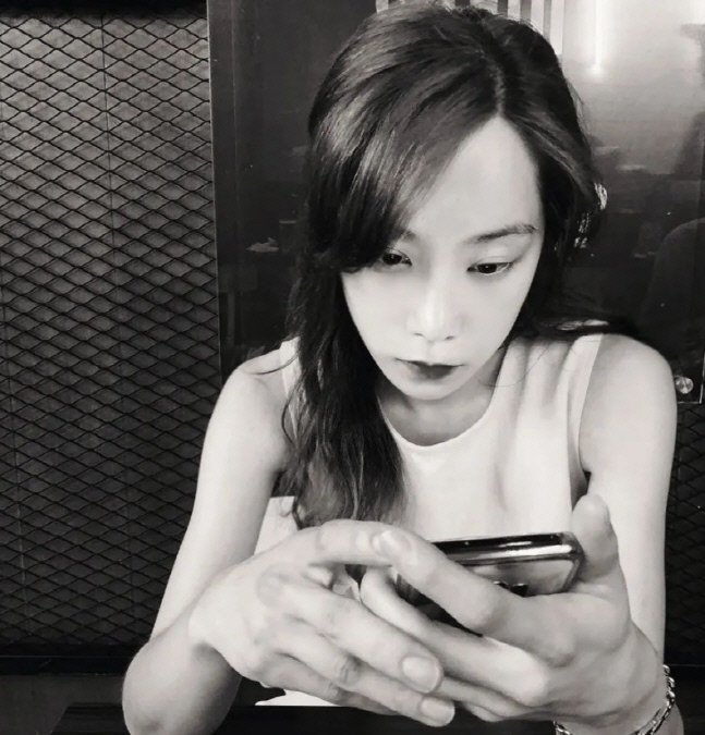 가정폭력 암시했던 조민아, "간단히 나버린 끝" 결혼 2년 만 파경?