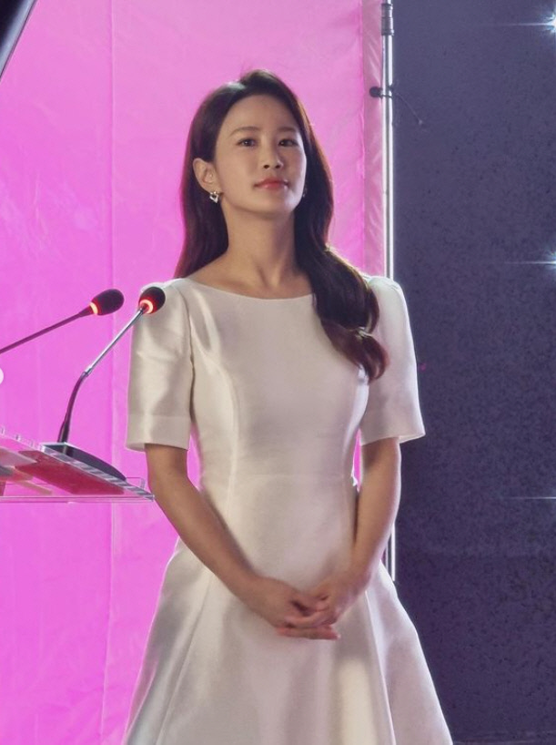 '김준호♥' 김지민, 우아한 드레스 자태..벌써 기대되는 웨딩드레스 핏[★SNS]