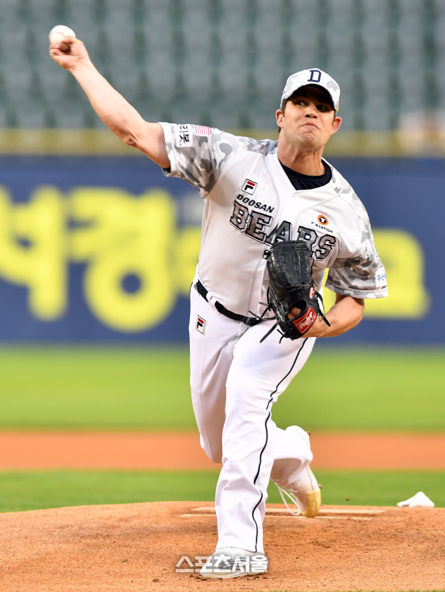 \'1회부터 무사 만루위기\' 두산 스탁[포토]