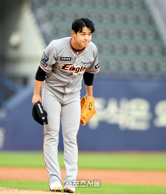 [포토] 허경민 사구에 사과하는 윤대경