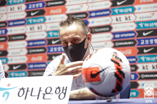 '수비 불안' 지적에, 벤투 감독은 확고했다 "완벽한 경기 없어, 플레이스타일 유지"