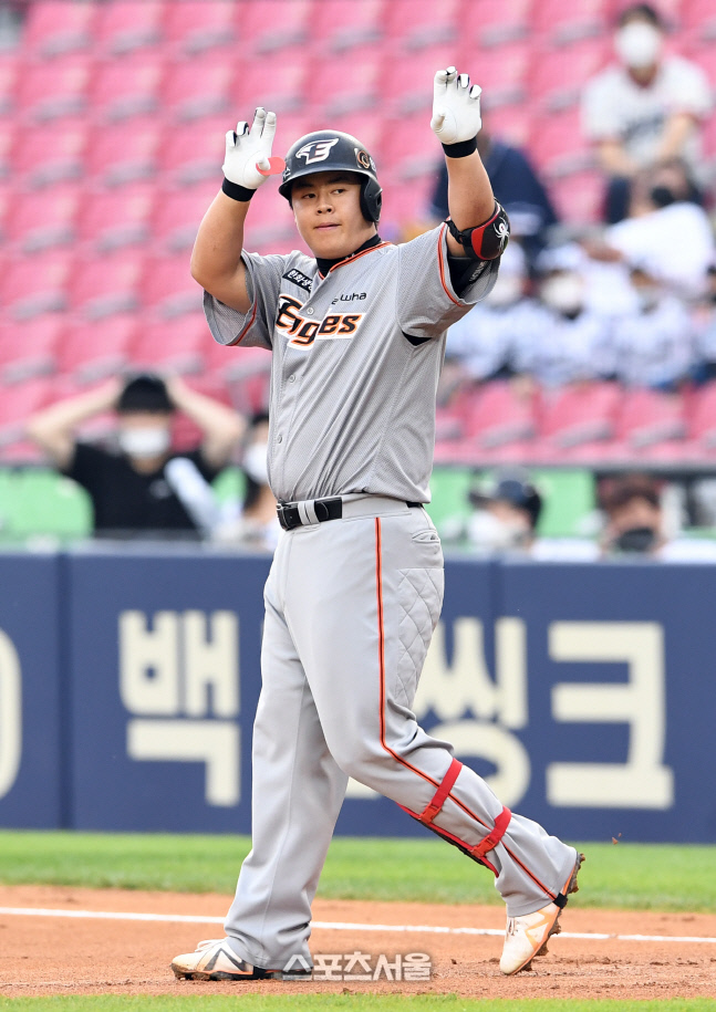 [포토]적시타로 기선 제압에 성공하는 한화 노시환