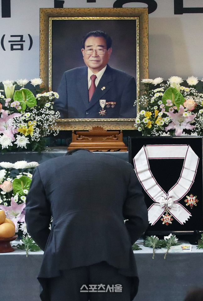 [포토]故 송해 영결식, 분향하는 조문객