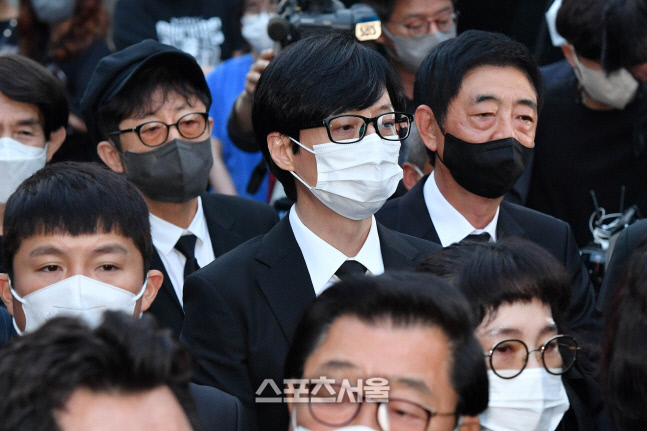 [포토]송해 발인 참석한 조세호와 유재석