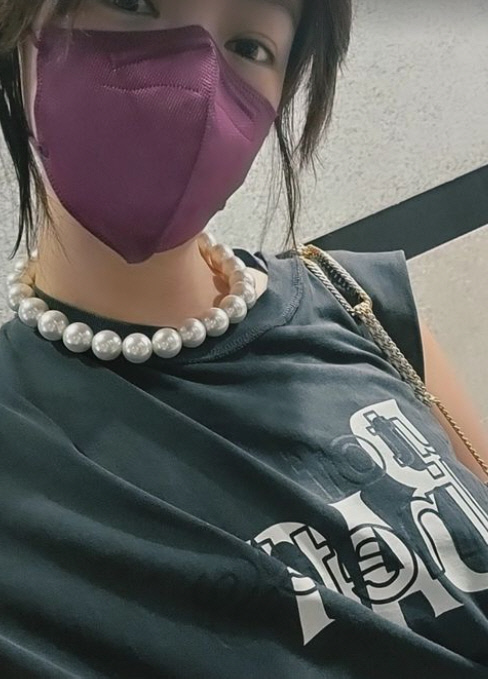 '♥이영돈' 황정음, 눈알만한 진주목걸이 주렁주렁..'재벌집 사모님' 다 됐네