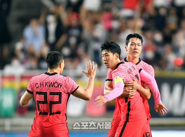 \'추가골이 필요해\' 환호하는 손흥민[포토]