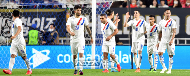 두번째골 성공시키는 알미론[포토]