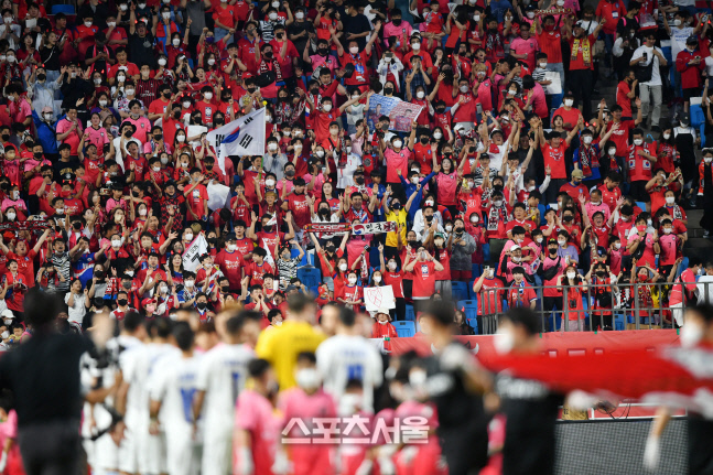대한민국-파라과이 평가전, 관중석의 붉은 물결[포토]