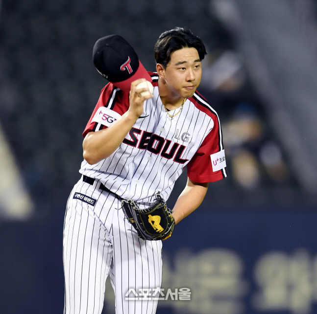 [포토] 최용제 사구에 사과하는 정우영