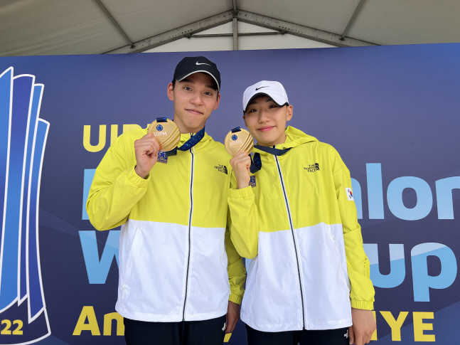 나가면 금빛 레이스, 근대5종 혼성계주 우승…월드컵 2연속 금메달