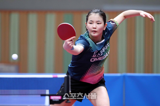 17세 김나영, 태극마크 달고 국제대회 첫승 기쁨 [WTT 컨덴더 자그레브]