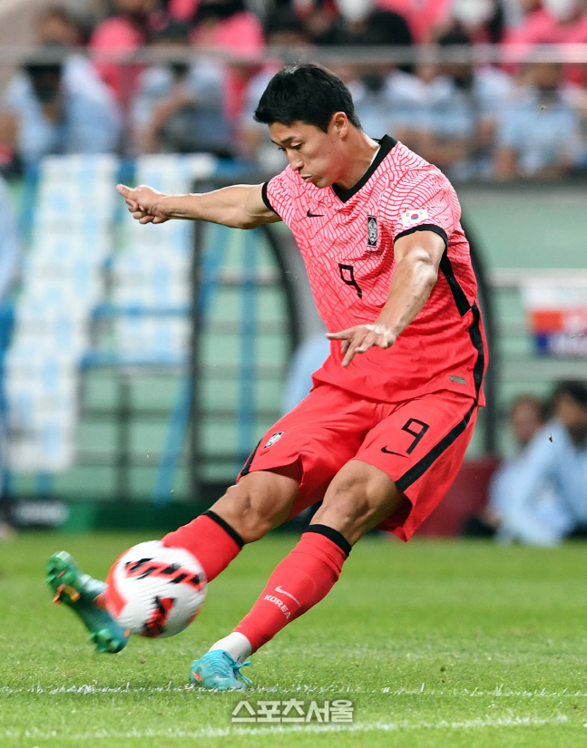 [포토]세 번째 골을 넣는 조규성