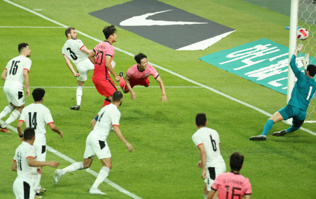 김영권의 헤딩골