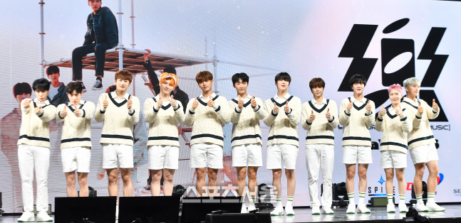 오메가엑스 첫 정규앨범 \'낙서\'포토타임[포토]