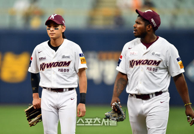 3회에는 푸이그가, 6회초에는 이정후가......포토]