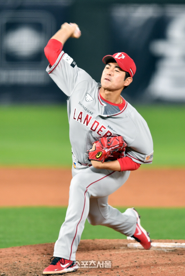 4회말 노경은에 이어 등판한 이태양[포토]