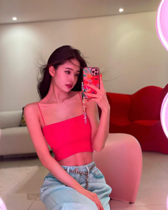 '활동 복귀?' 프리지아, 핫핑크 크롭톱 입고 몸매 과시[★SNS]